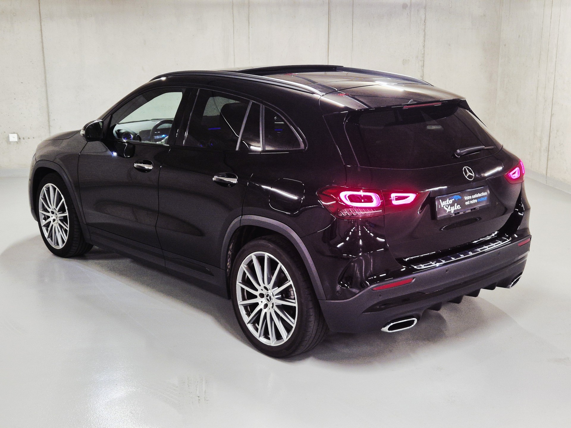 MERCEDES-BENZ GLA 200 AMG Line 7G-DCT-image-7