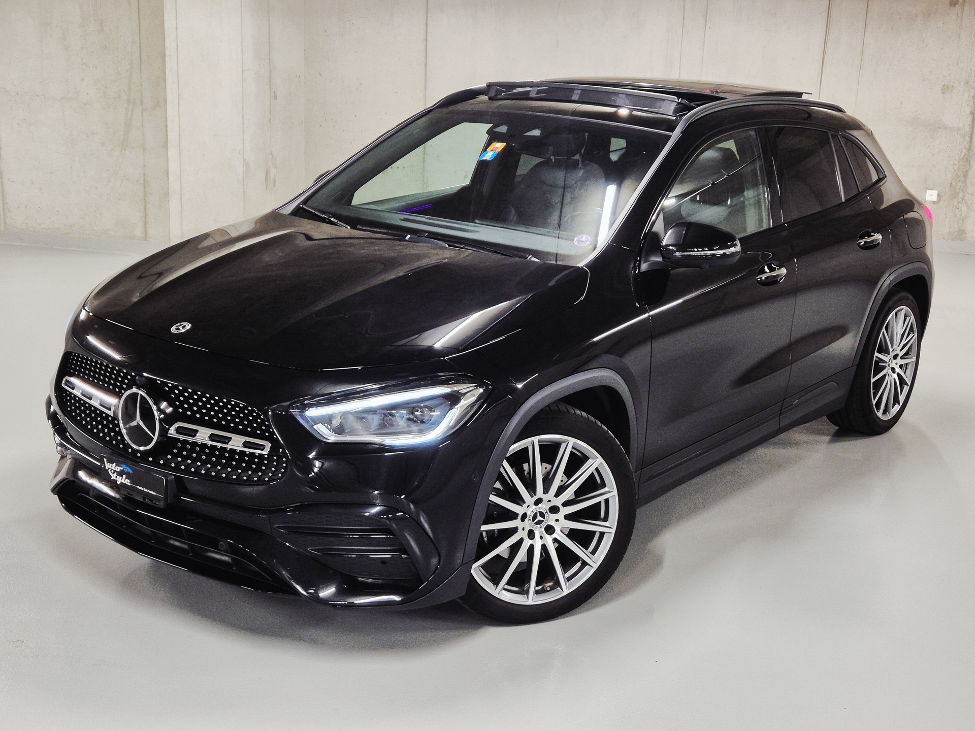 MERCEDES-BENZ GLA 200 AMG Line 7G-DCT-image-1
