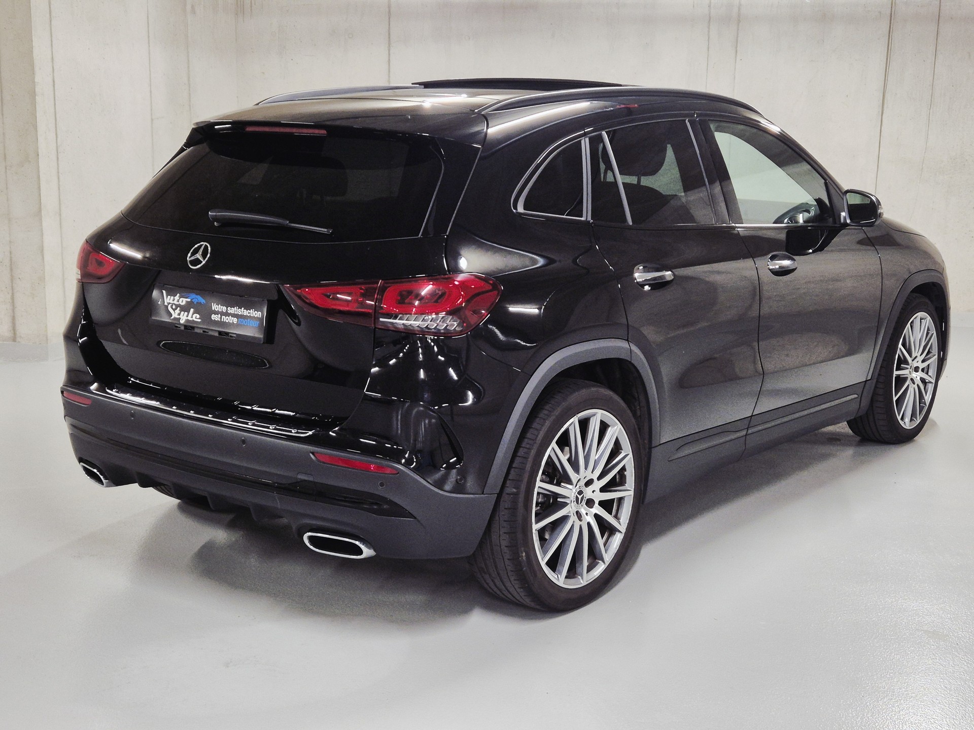 MERCEDES-BENZ GLA 200 AMG Line 7G-DCT-image-5