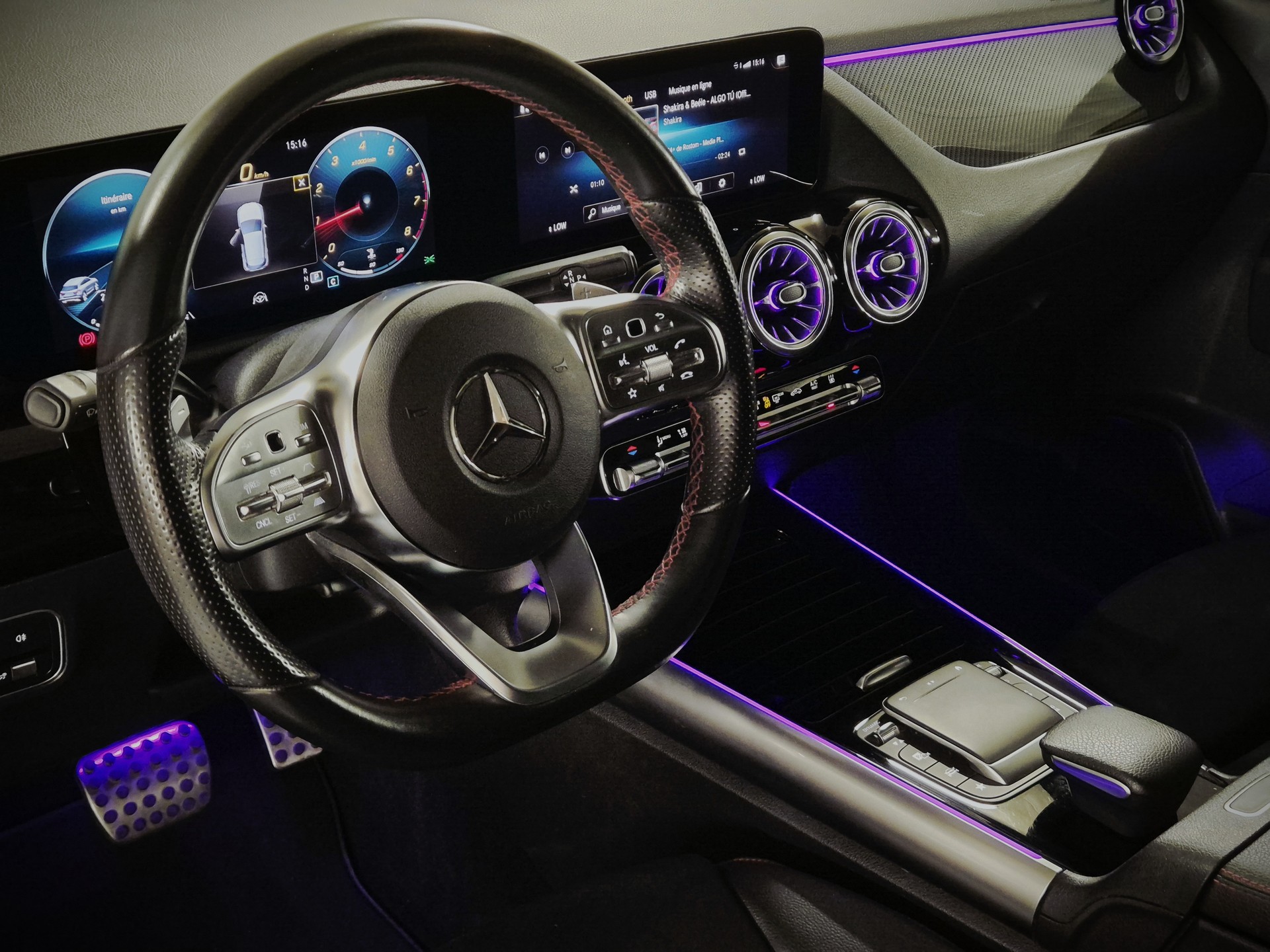 MERCEDES-BENZ GLA 200 AMG Line 7G-DCT-image-10