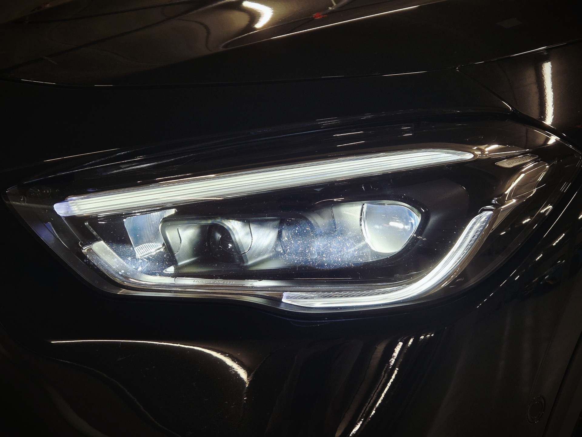 MERCEDES-BENZ GLA 200 AMG Line 7G-DCT-image-2