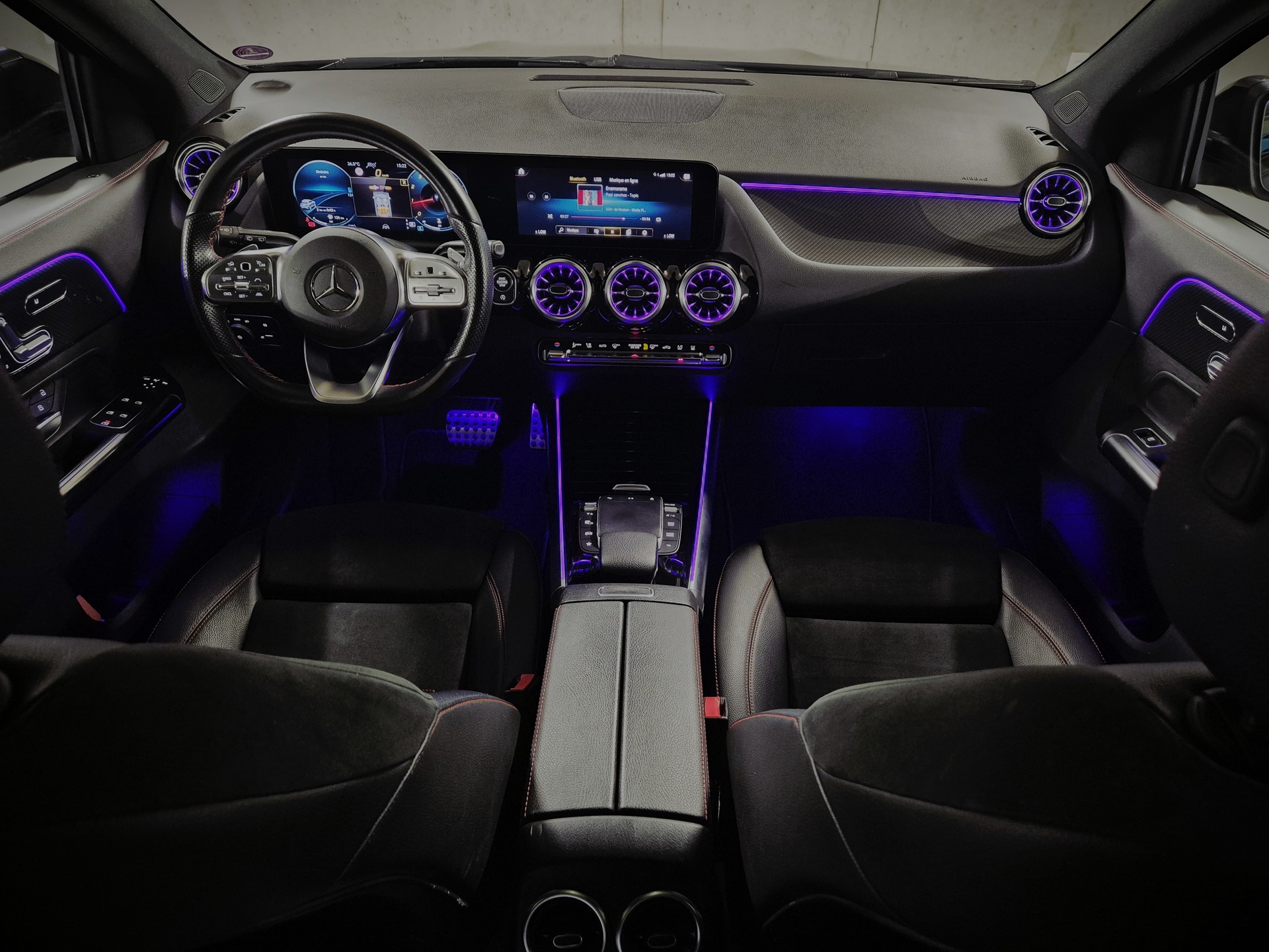 MERCEDES-BENZ GLA 200 AMG Line 7G-DCT-image-12