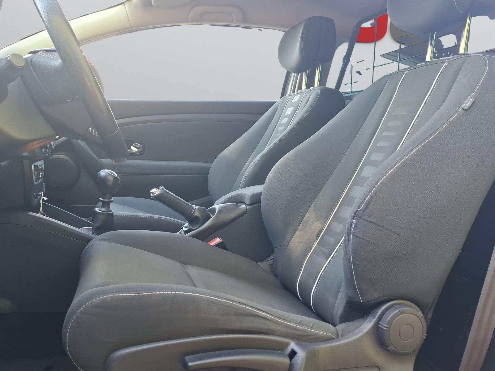 RENAULT Mégane 1.5 dCi Fourgon-image-10