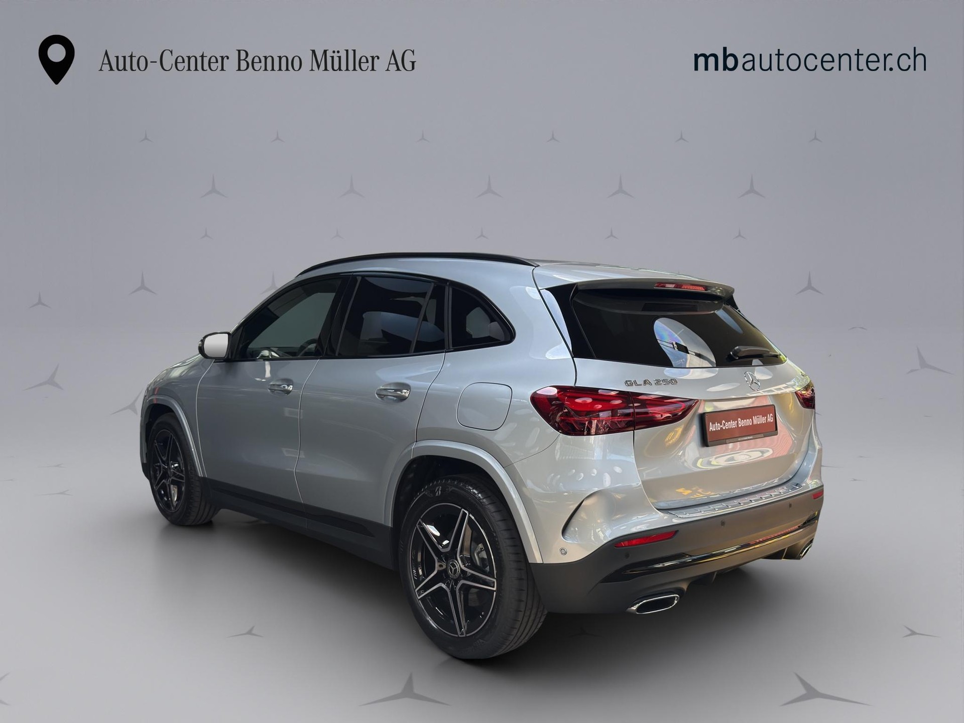 MERCEDES-BENZ GLA 250 Swiss Star AMG Line 4matic-showroom-element-2