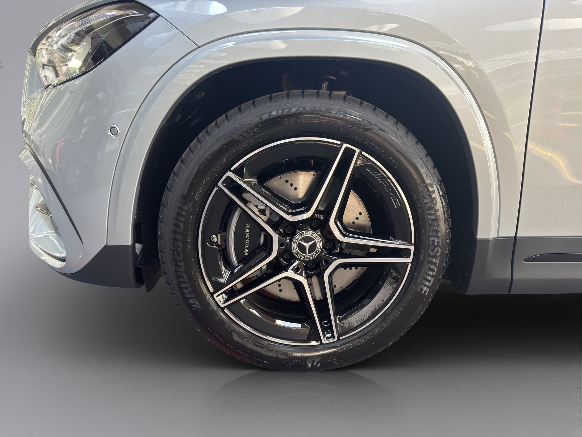 MERCEDES-BENZ GLA 250 Swiss Star AMG Line 4matic-image-4