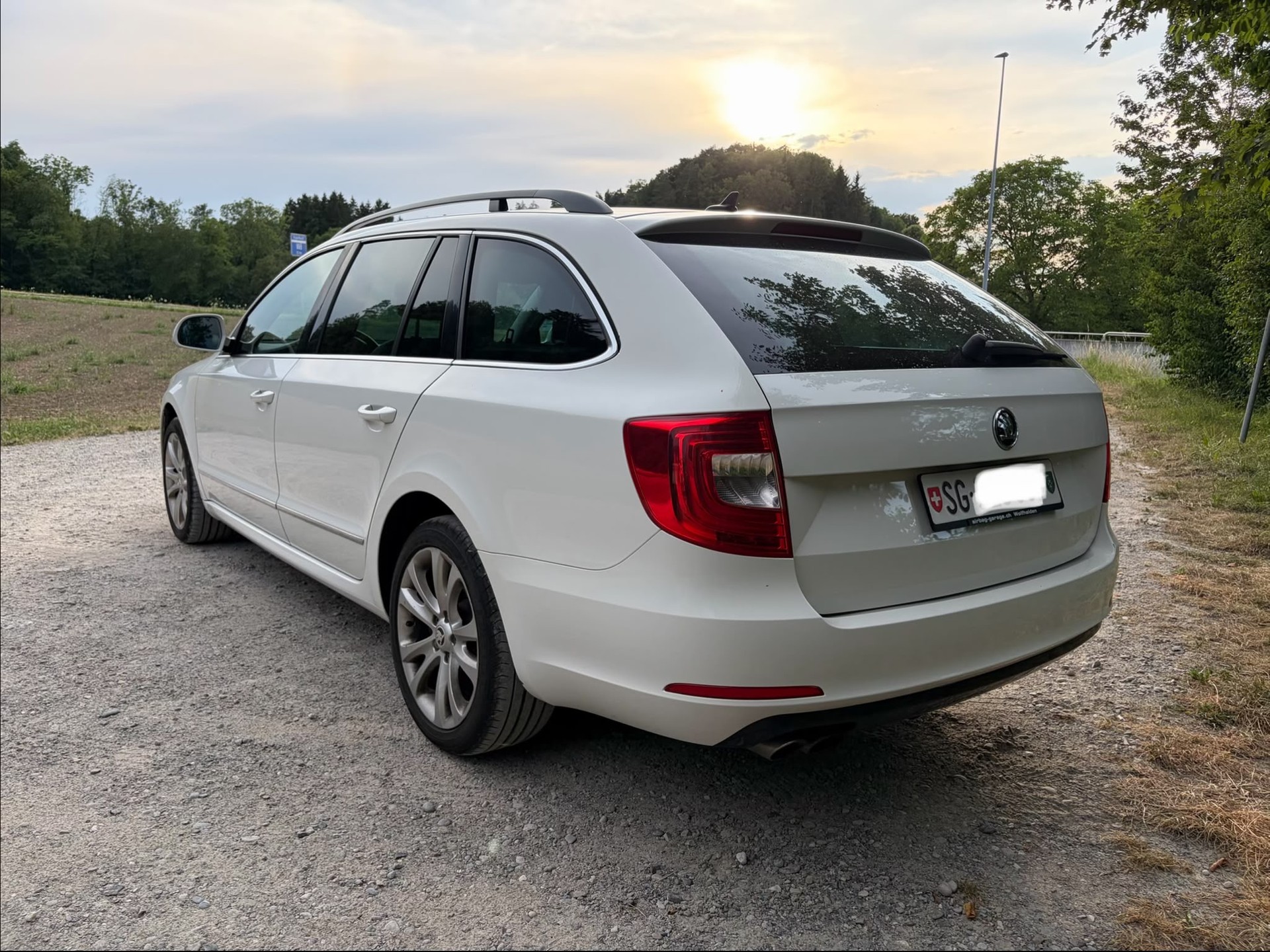 SKODA Superb Combi 2.0 TDi Elegance 4x4 DSG-image-1