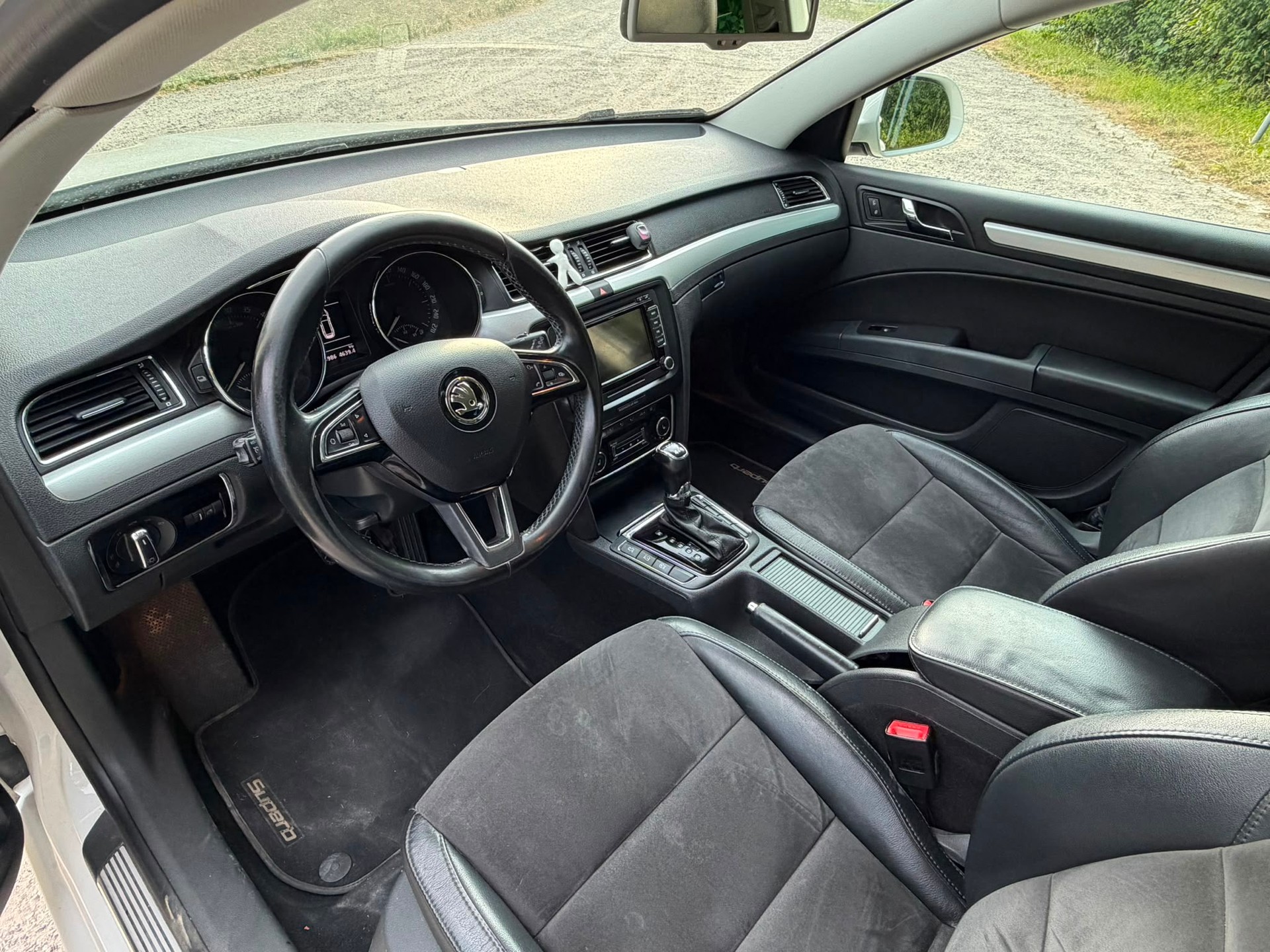 SKODA Superb Combi 2.0 TDi Elegance 4x4 DSG-image-6