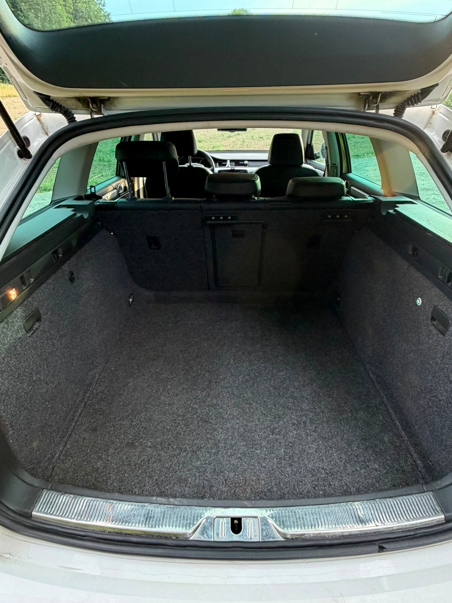 SKODA Superb Combi 2.0 TDi Elegance 4x4 DSG-image-4