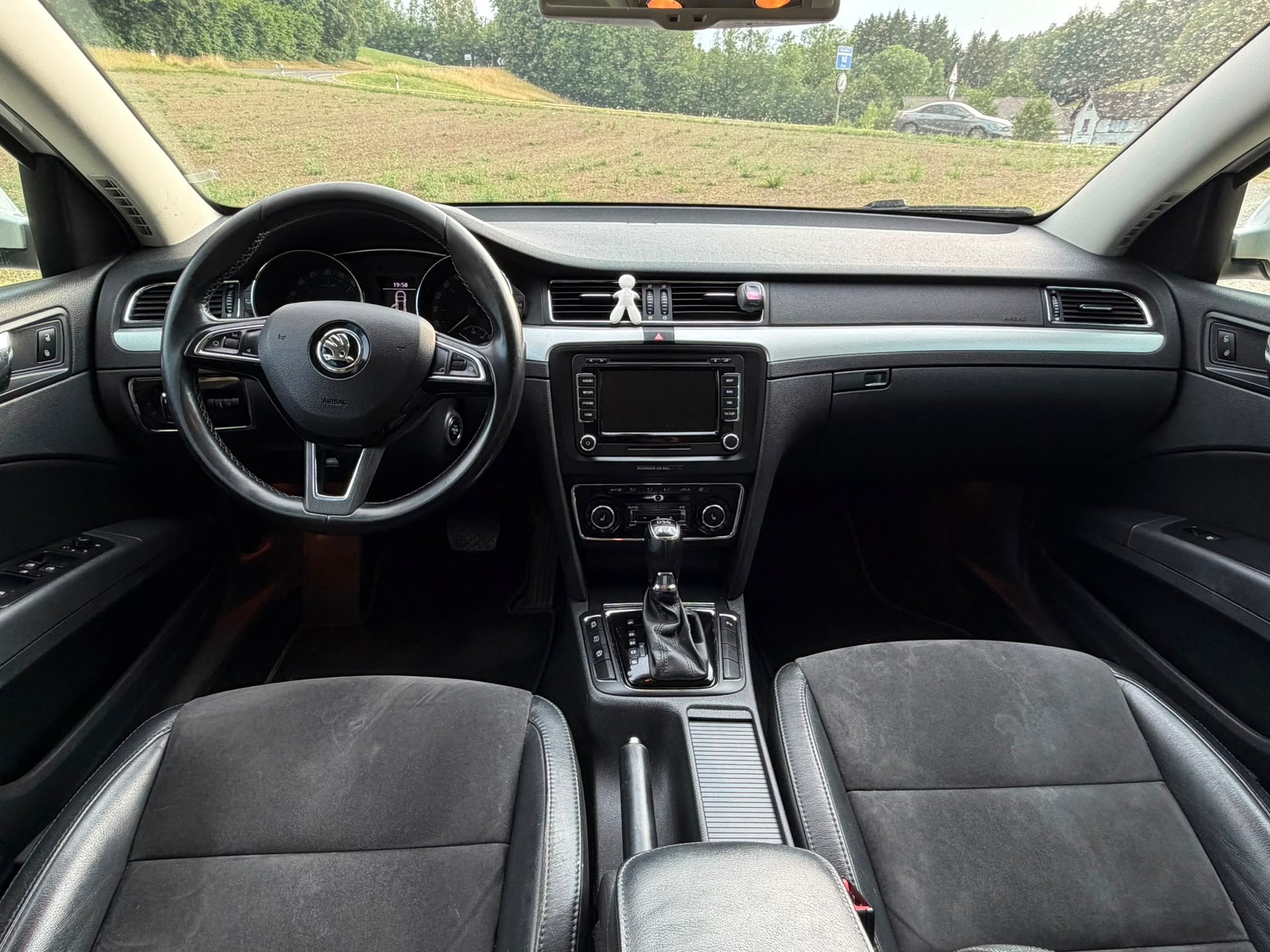 SKODA Superb Combi 2.0 TDi Elegance 4x4 DSG-image-5