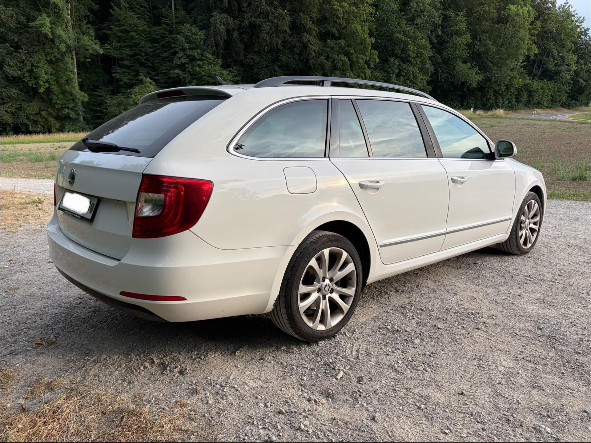 SKODA Superb Combi 2.0 TDi Elegance 4x4 DSG-image-2