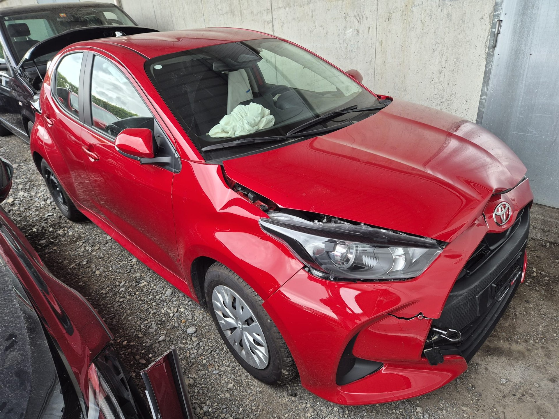 TOYOTA Yaris 1.5 Trend e-CVT-image-0