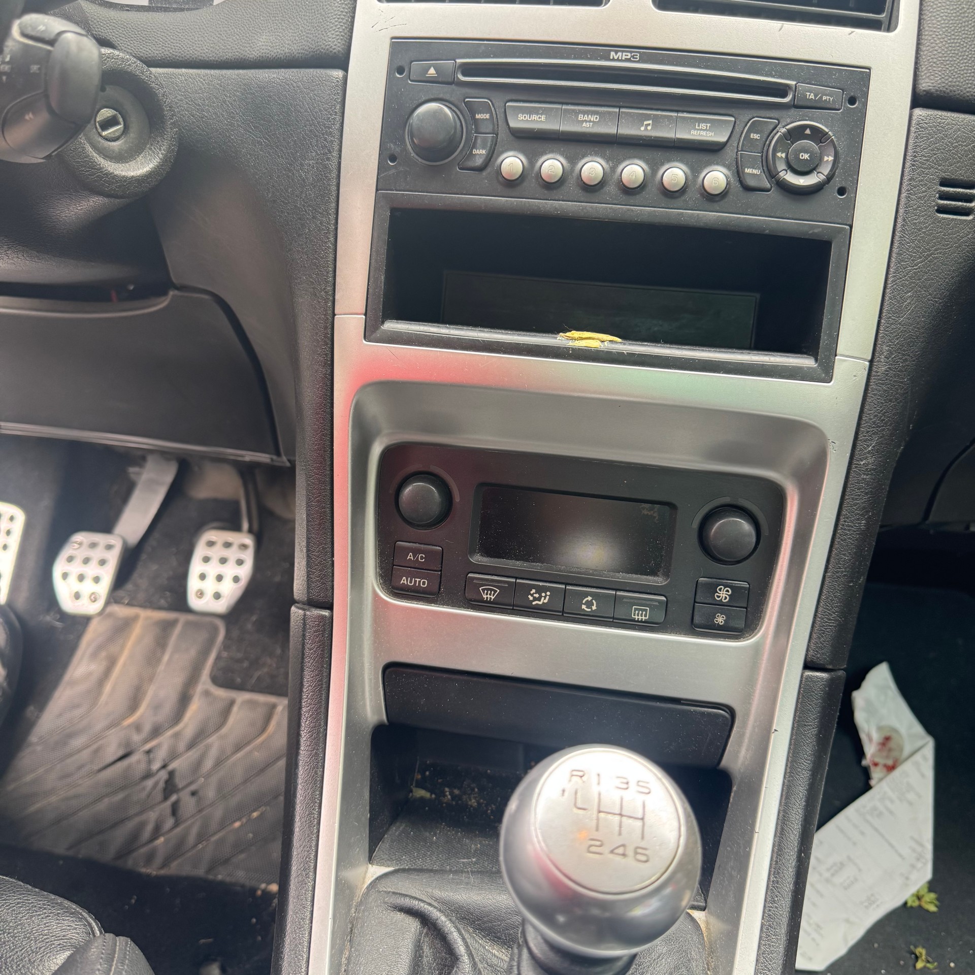 PEUGEOT 307 CC 2.0 HDI Platinum Edition-image-6
