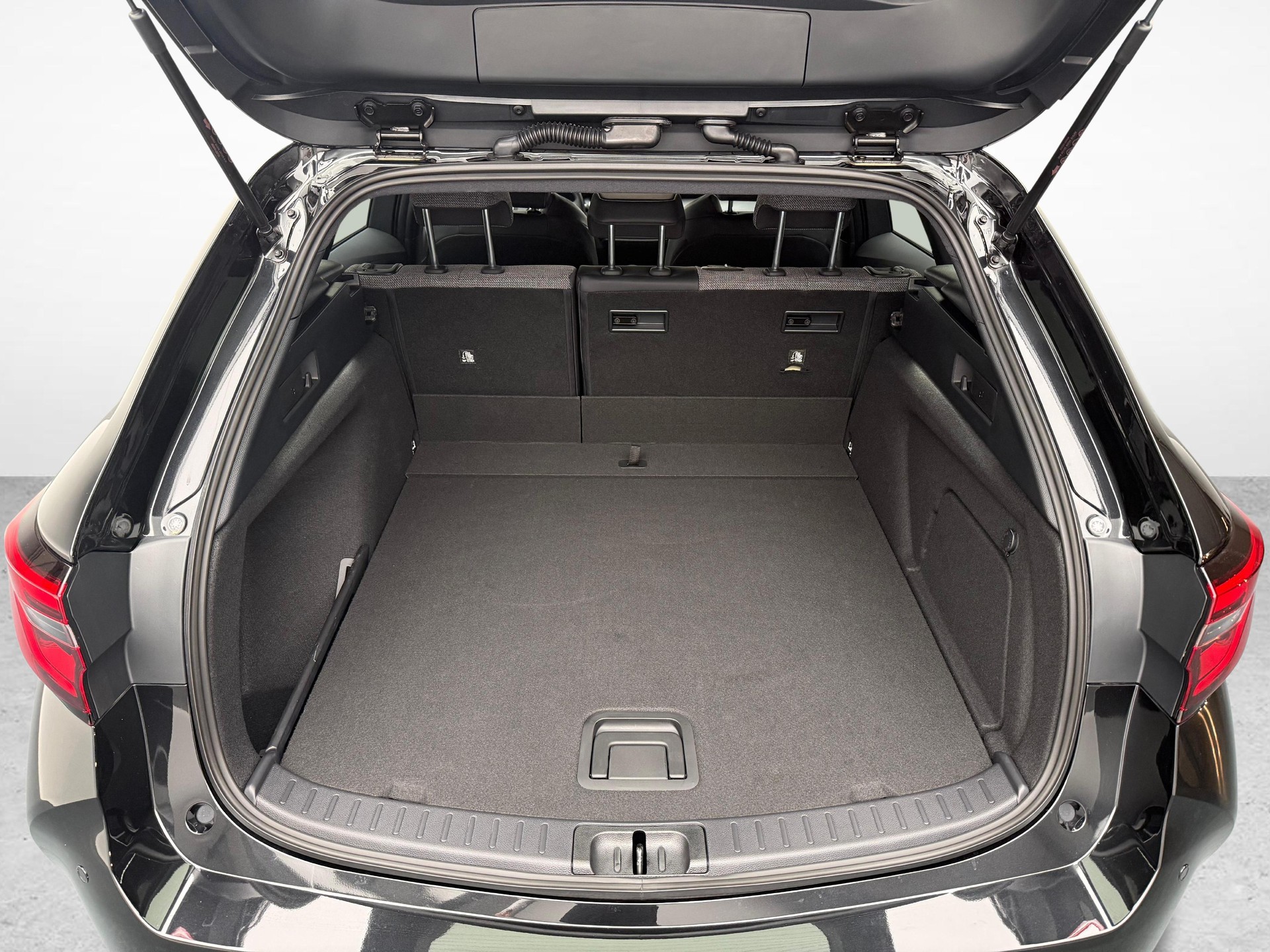 TOYOTA Corolla Touring Sports 2.0 HSD Trend-image-11