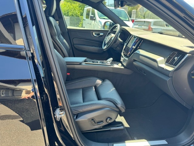 VOLVO XC60 2.0 B5 MH Plus Dark AWD Black Edition-image-15