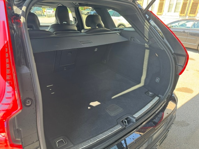 VOLVO XC60 2.0 B5 MH Plus Dark AWD Black Edition-image-12