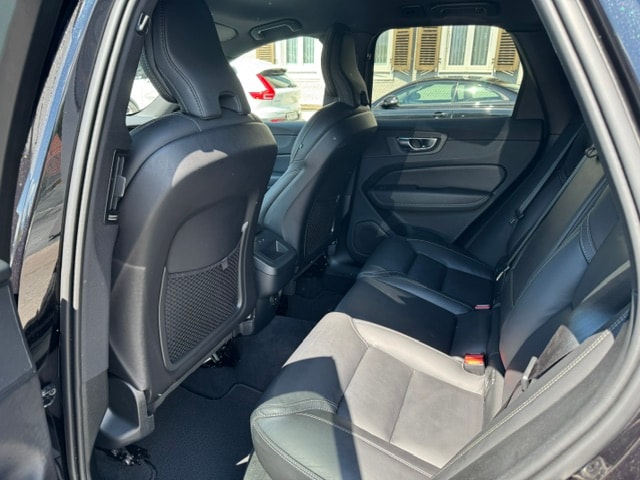 VOLVO XC60 2.0 B5 MH Plus Dark AWD Black Edition-image-11