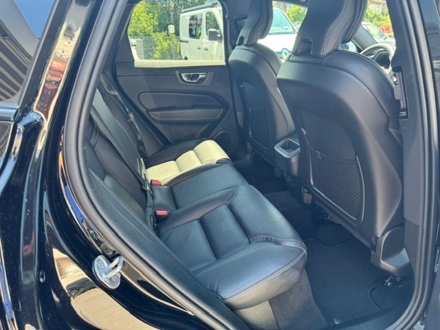 VOLVO XC60 2.0 B5 MH Plus Dark AWD Black Edition-image-14