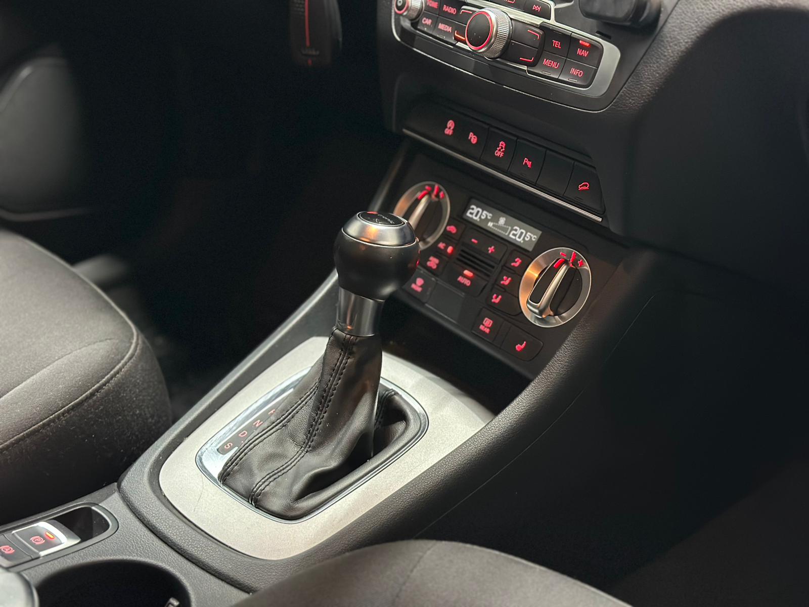 AUDI Q3 2.0 TDI quattro S-tronic-image-12