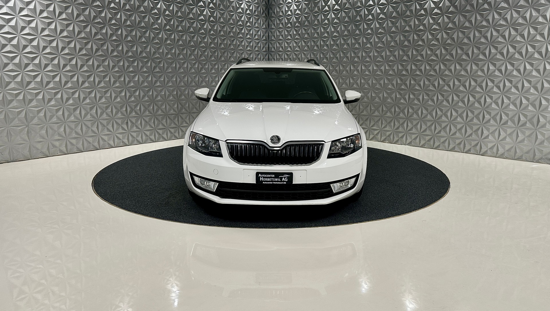 SKODA Octavia Combi 1.8 TSI Ambition 4x4 DSG-image-1
