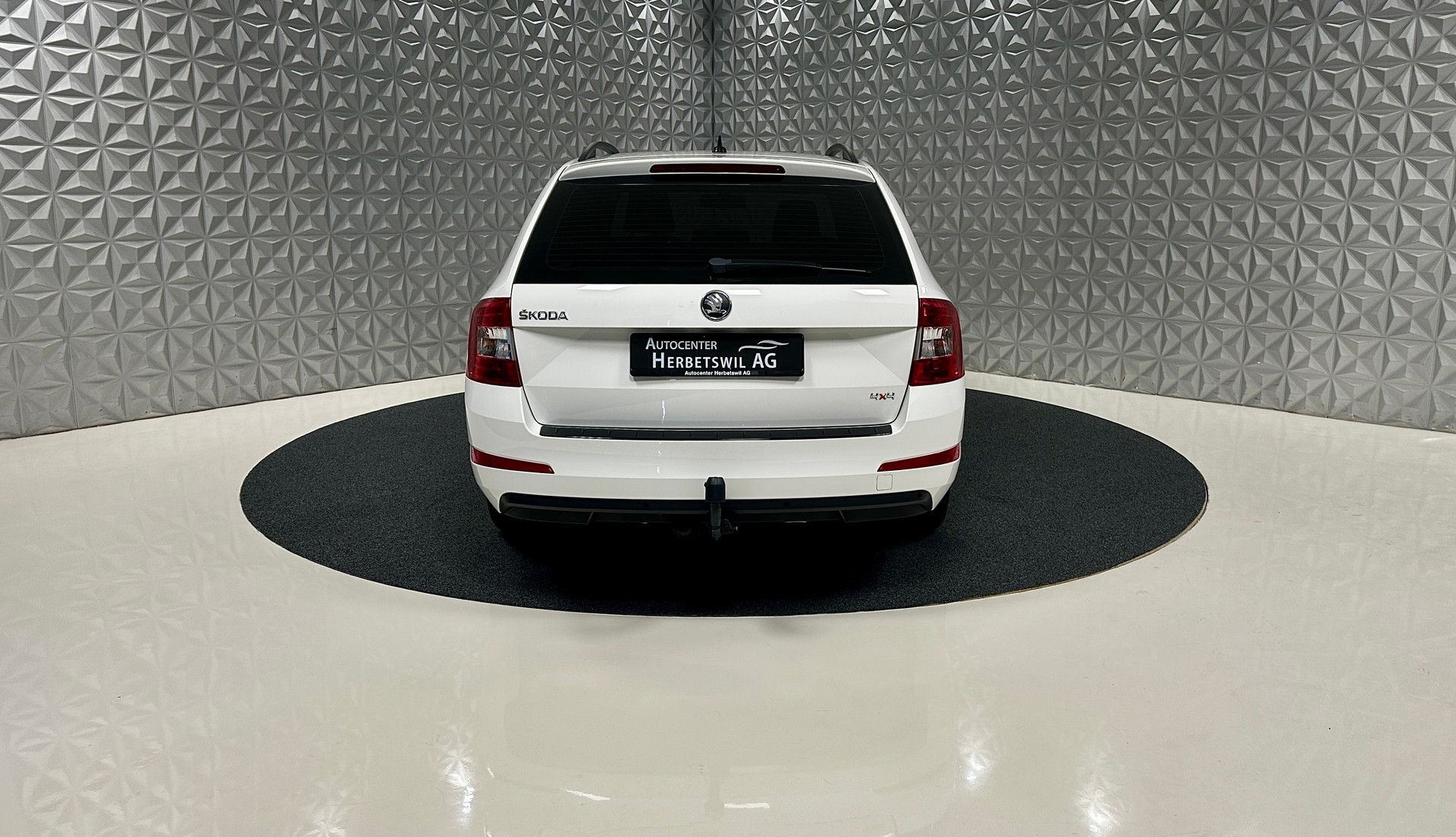 SKODA Octavia Combi 1.8 TSI Ambition 4x4 DSG-image-5