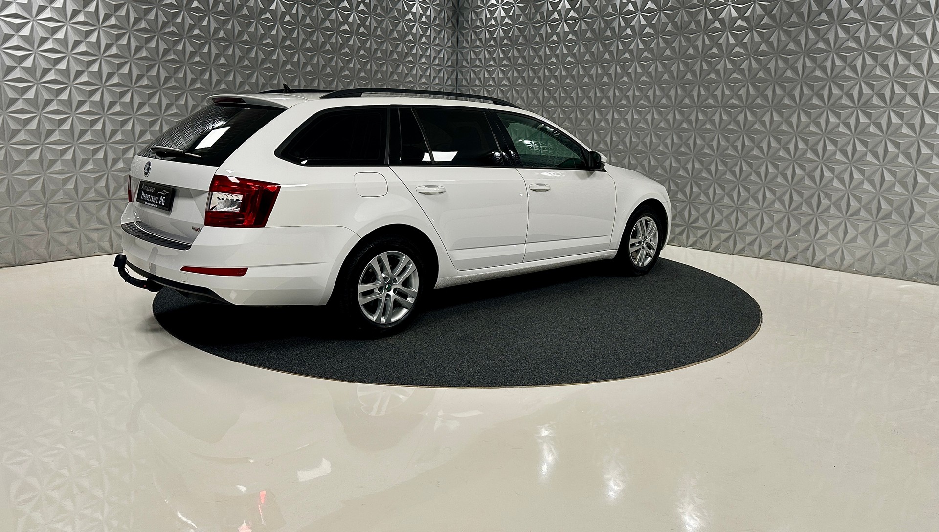 SKODA Octavia Combi 1.8 TSI Ambition 4x4 DSG-image-4