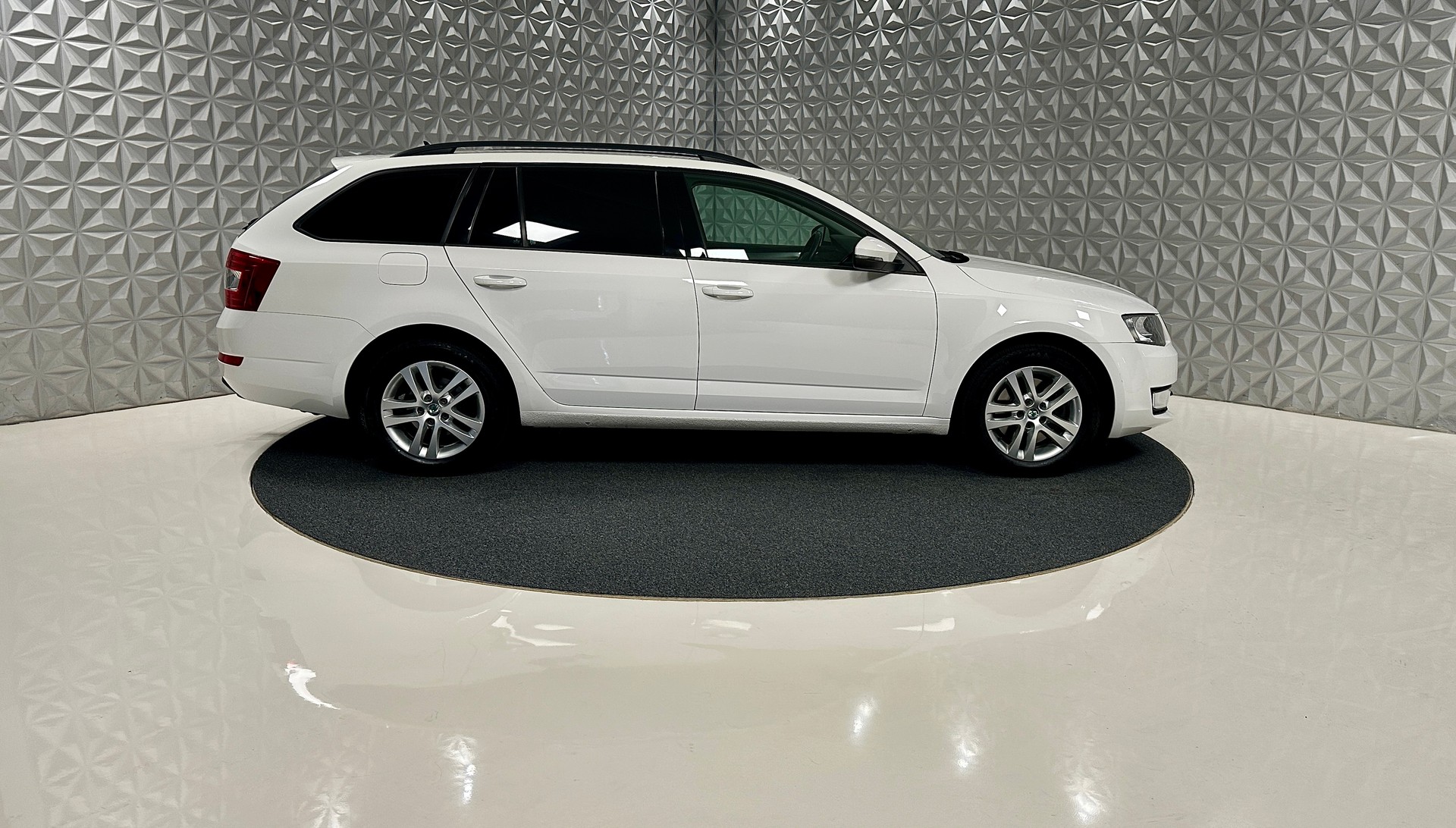 SKODA Octavia Combi 1.8 TSI Ambition 4x4 DSG-image-3