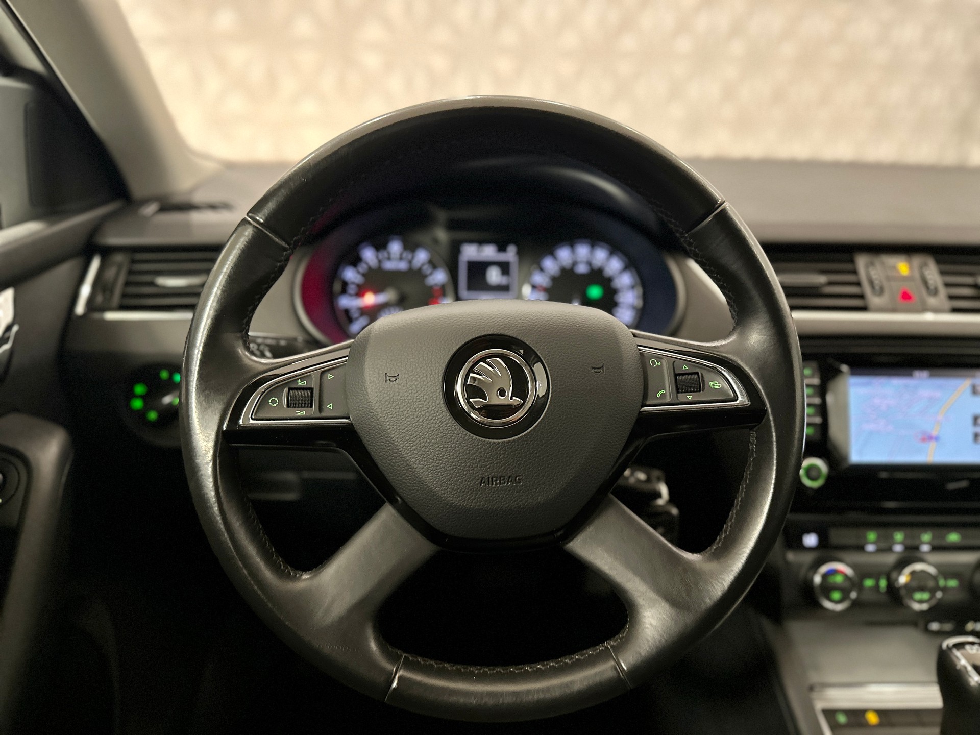 SKODA Octavia Combi 1.8 TSI Ambition 4x4 DSG-image-20