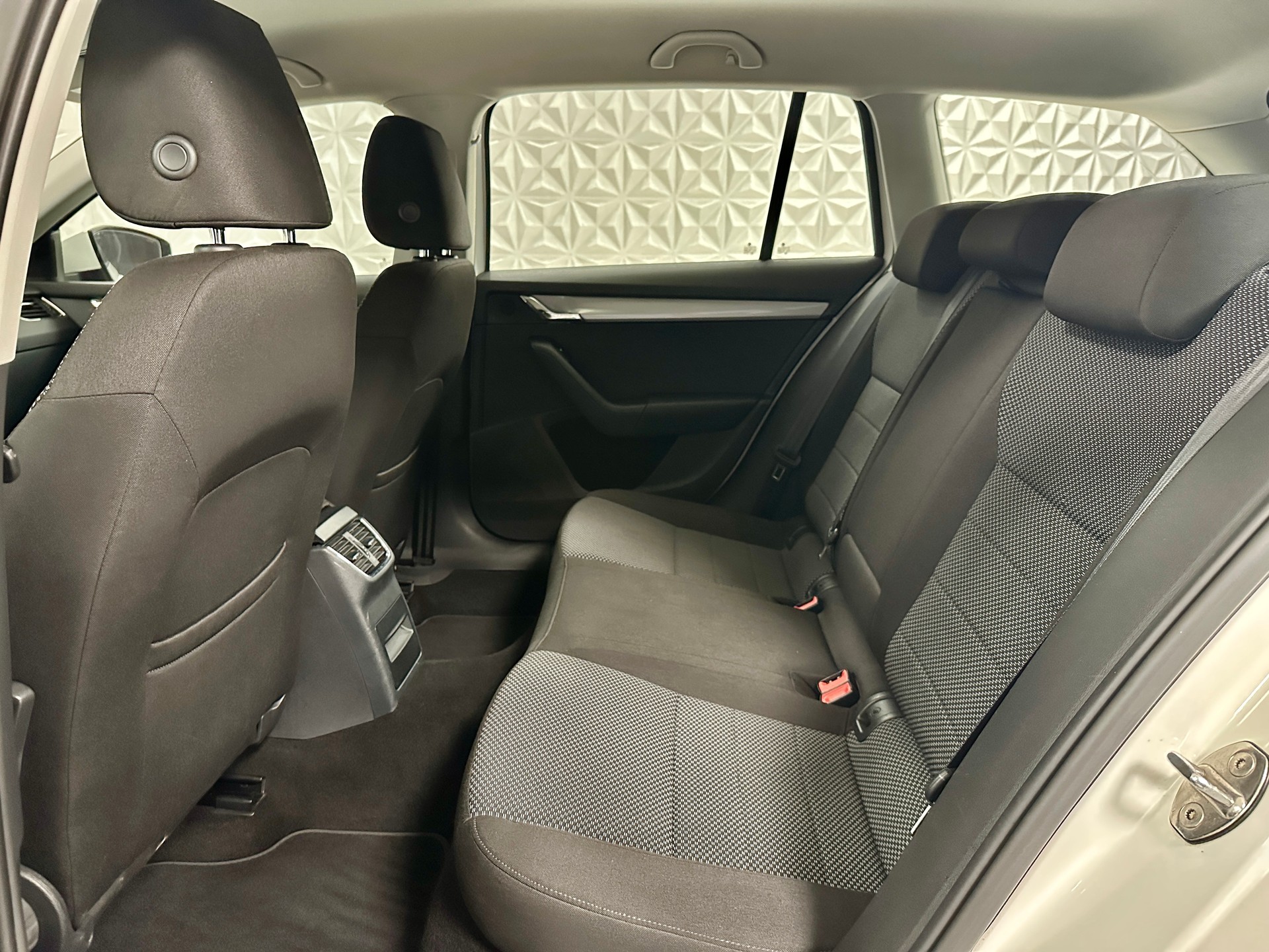 SKODA Octavia Combi 1.8 TSI Ambition 4x4 DSG-image-13