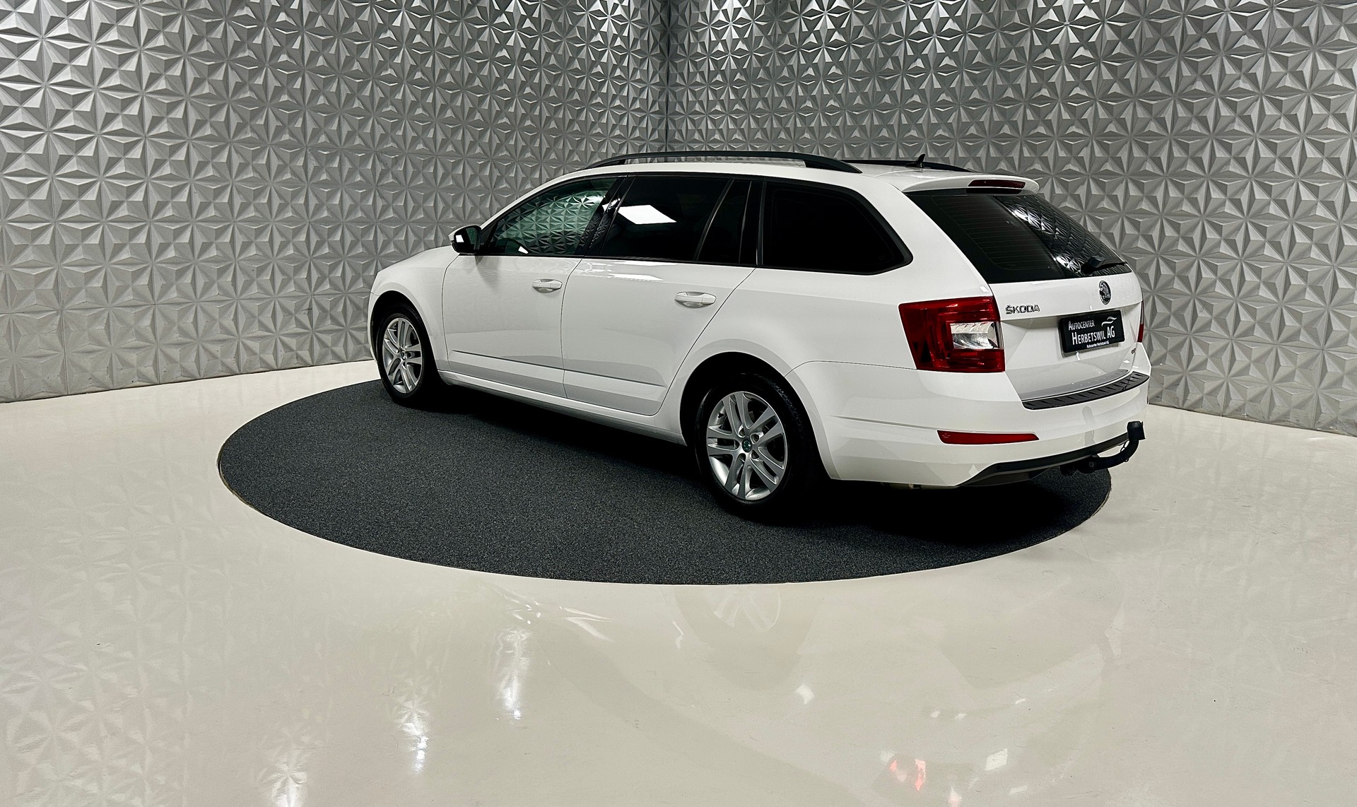 SKODA Octavia Combi 1.8 TSI Ambition 4x4 DSG-image-6