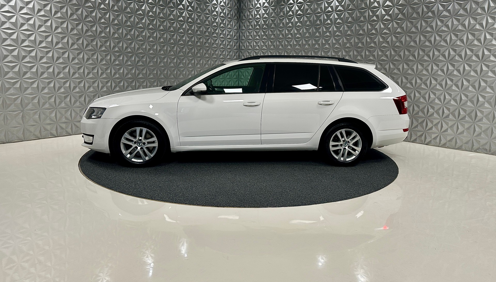 SKODA Octavia Combi 1.8 TSI Ambition 4x4 DSG-image-7