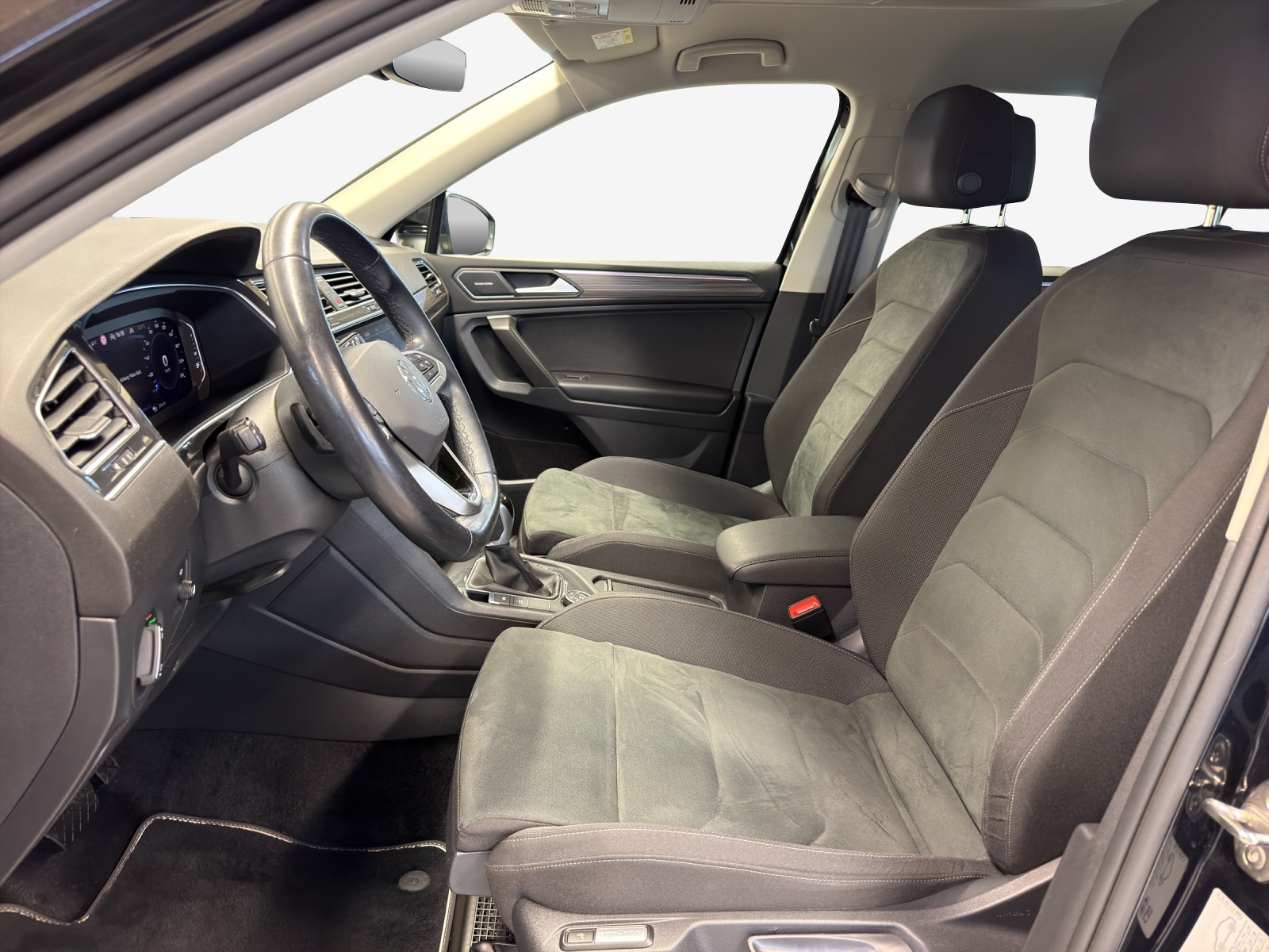 VW Tiguan Allspace 2.0TSI Elegance 4Motion DSG-image-7