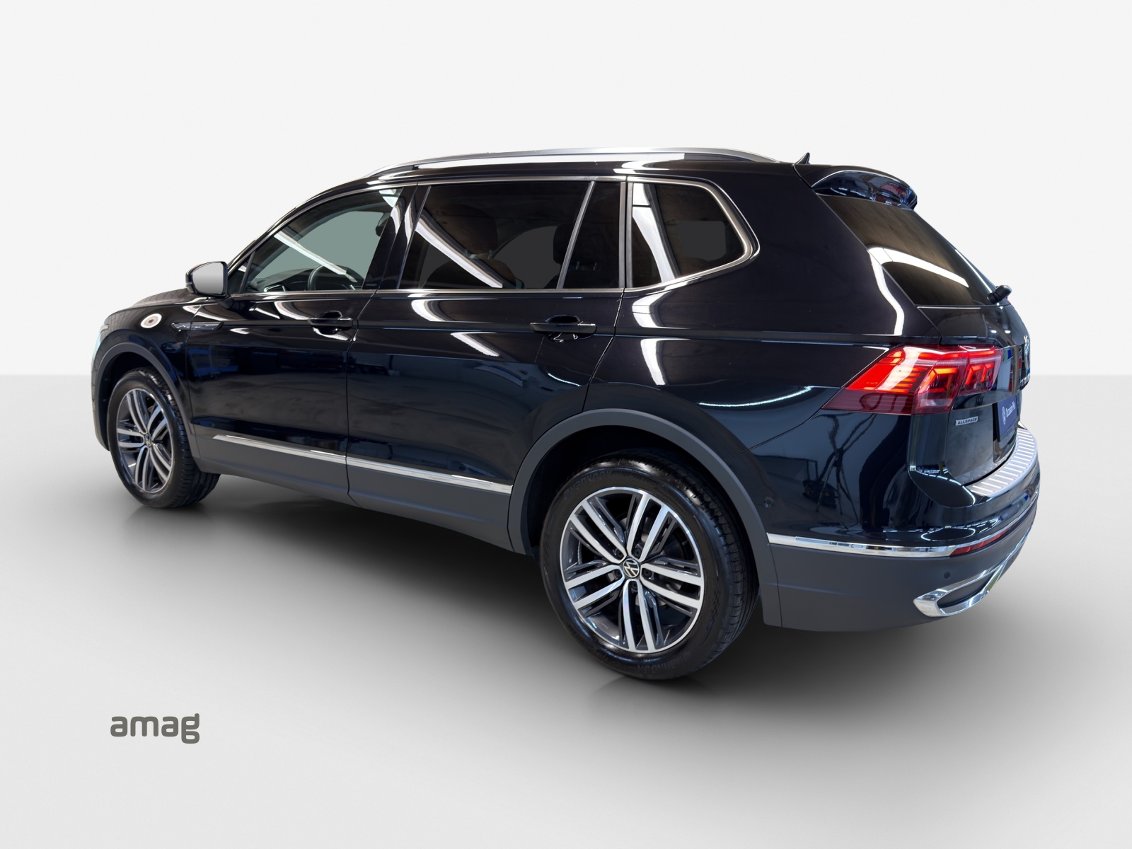 VW Tiguan Allspace 2.0TSI Elegance 4Motion DSG-image-2