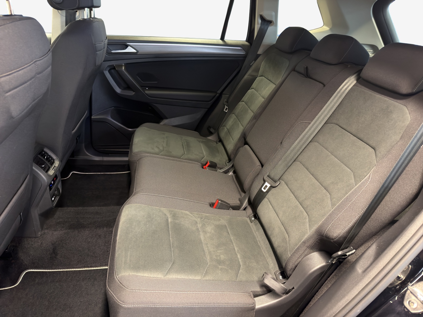 VW Tiguan Allspace 2.0TSI Elegance 4Motion DSG-image-11