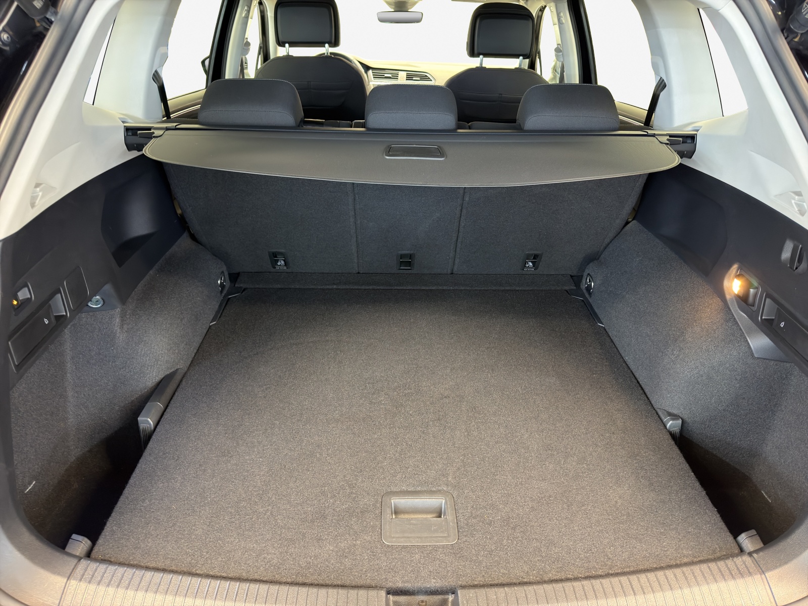 VW Tiguan Allspace 2.0TSI Elegance 4Motion DSG-image-12