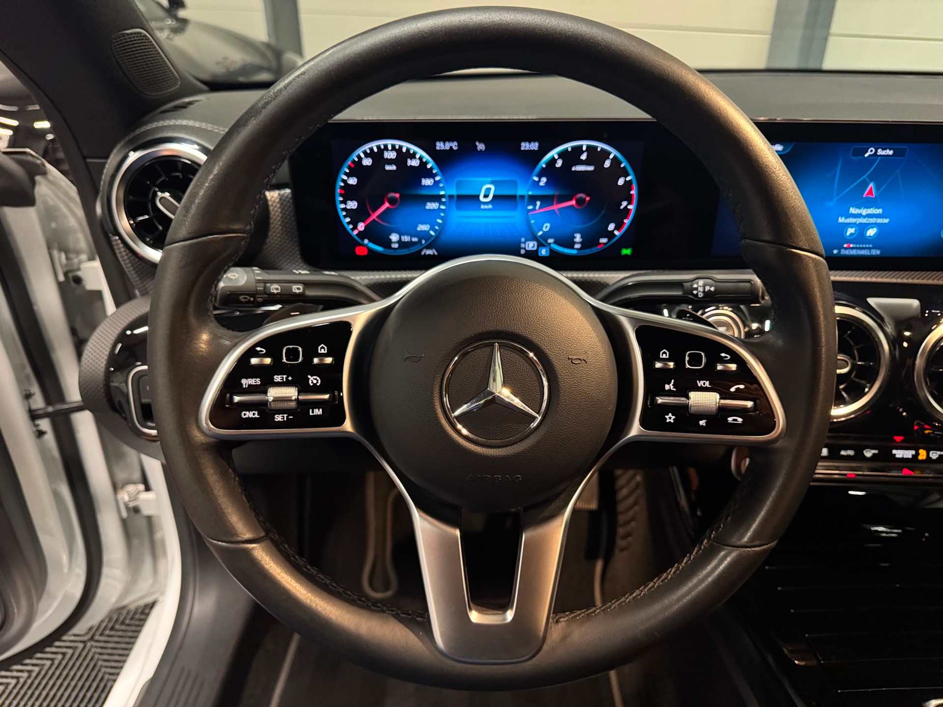 MERCEDES-BENZ CLA 180 Progressive Shooting Brake-image-12
