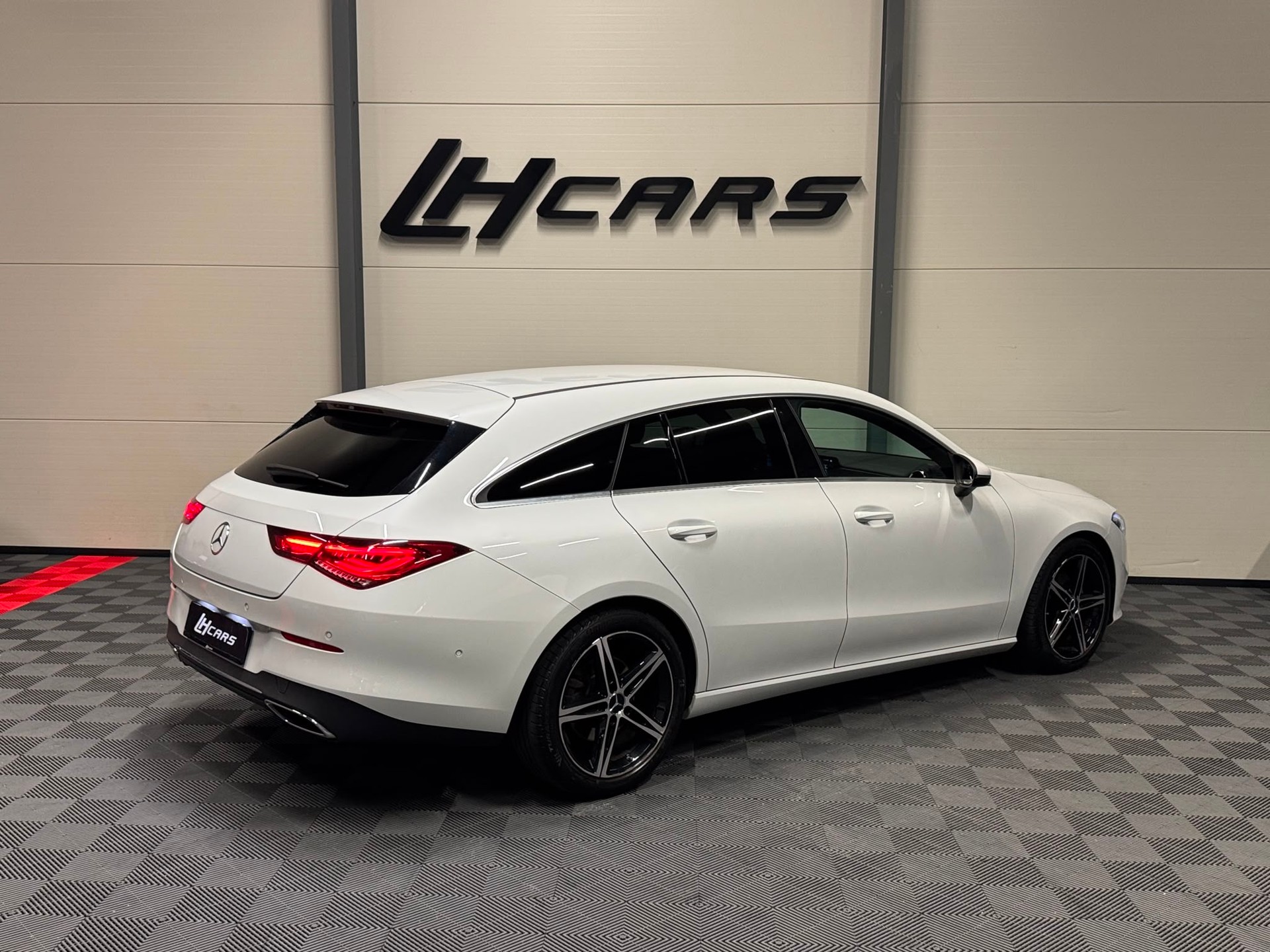 MERCEDES-BENZ CLA 180 Progressive Shooting Brake-image-3
