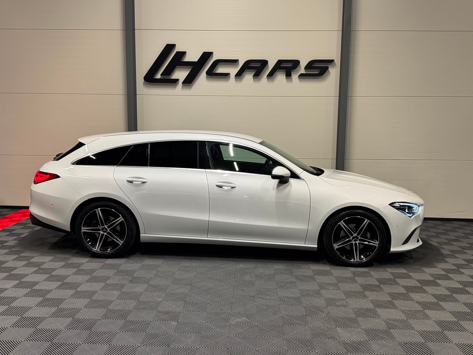 MERCEDES-BENZ CLA 180 Progressive Shooting Brake-image-4