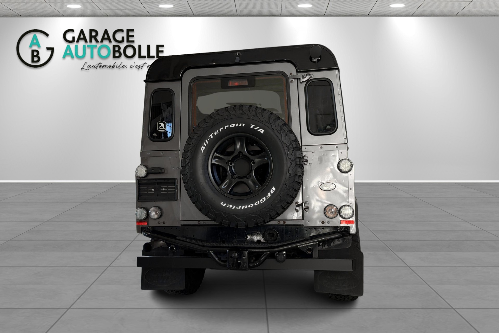 LAND ROVER Defender 110 2.4 Td4 Station Wagon-image-5