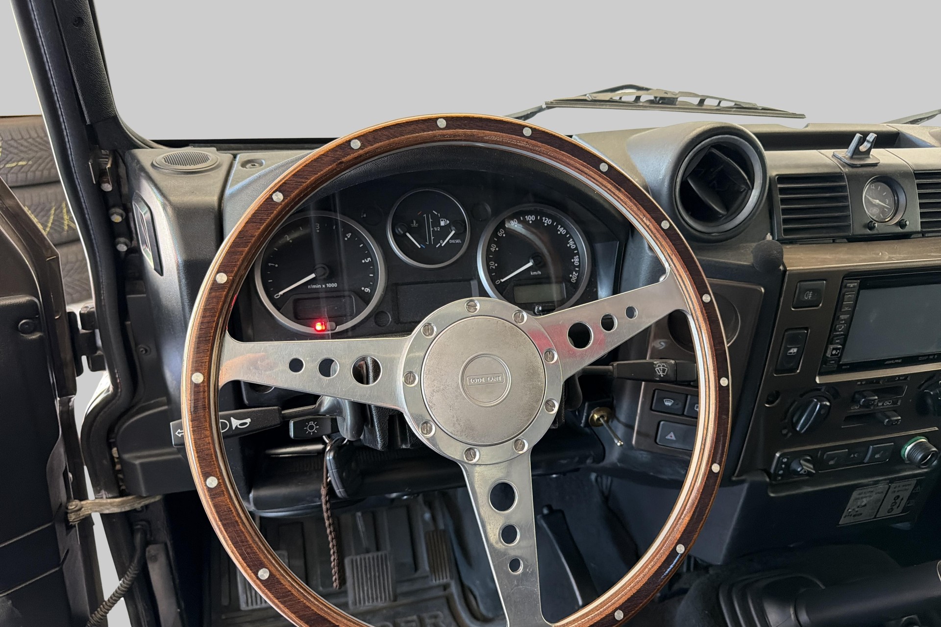 LAND ROVER Defender 110 2.4 Td4 Station Wagon-image-9