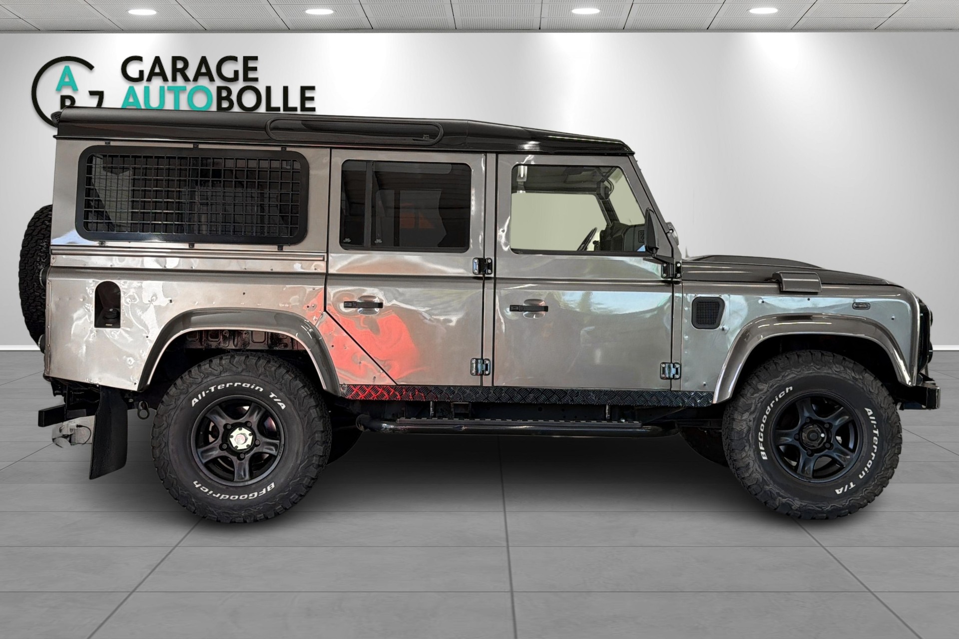 LAND ROVER Defender 110 2.4 Td4 Station Wagon-image-2