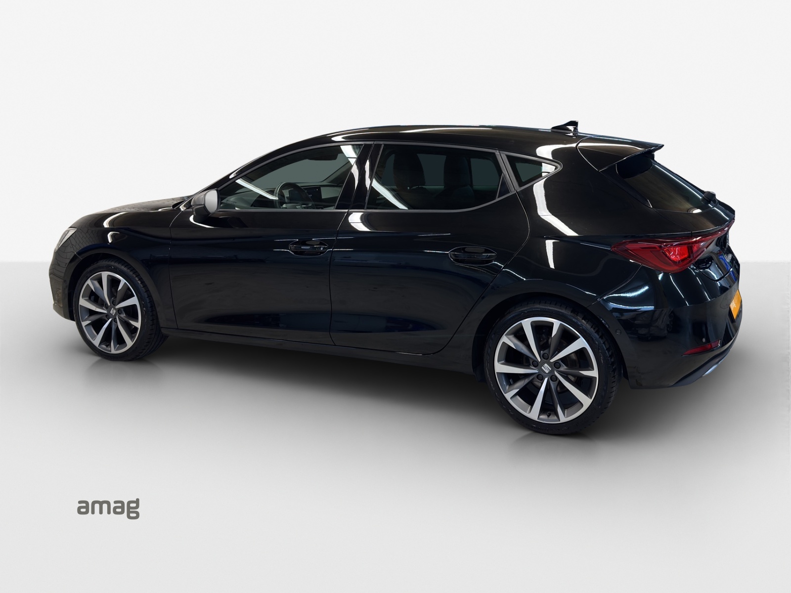 SEAT Leon 1.5 eTSI mHEV DSG FR-image-2