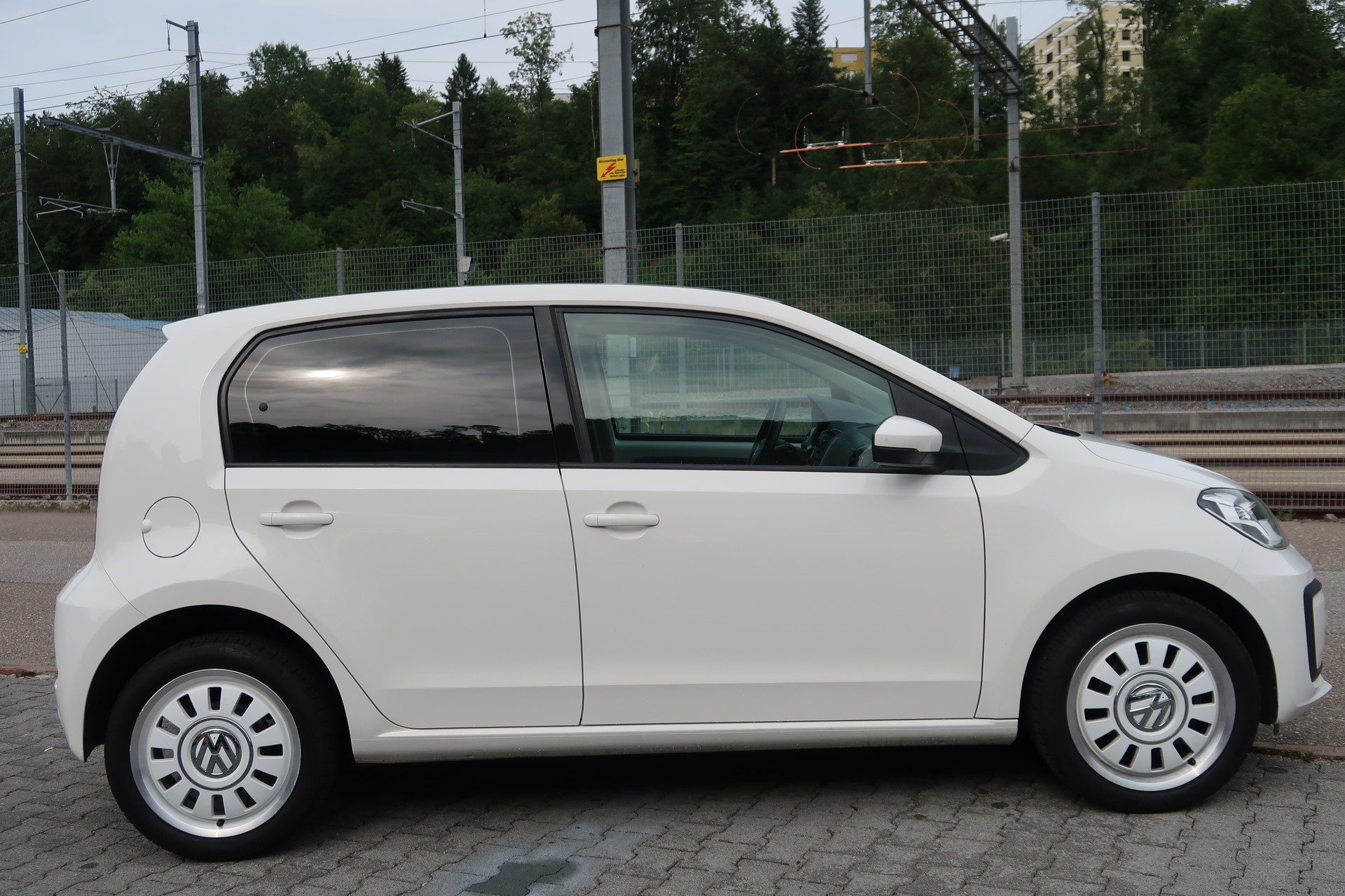 VW Up 1.0 move up-image-3