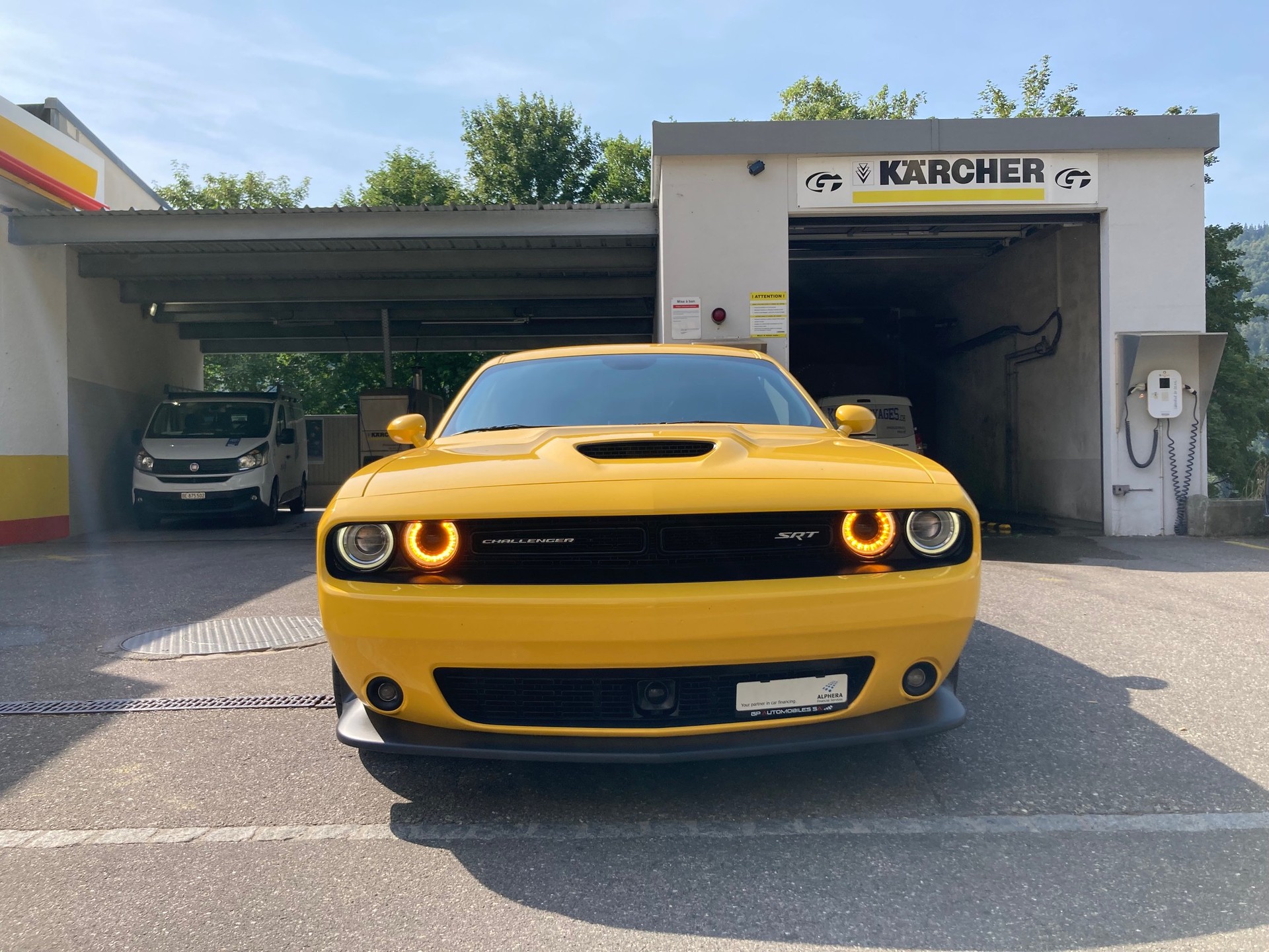 DODGE Challenger SRT-image-1