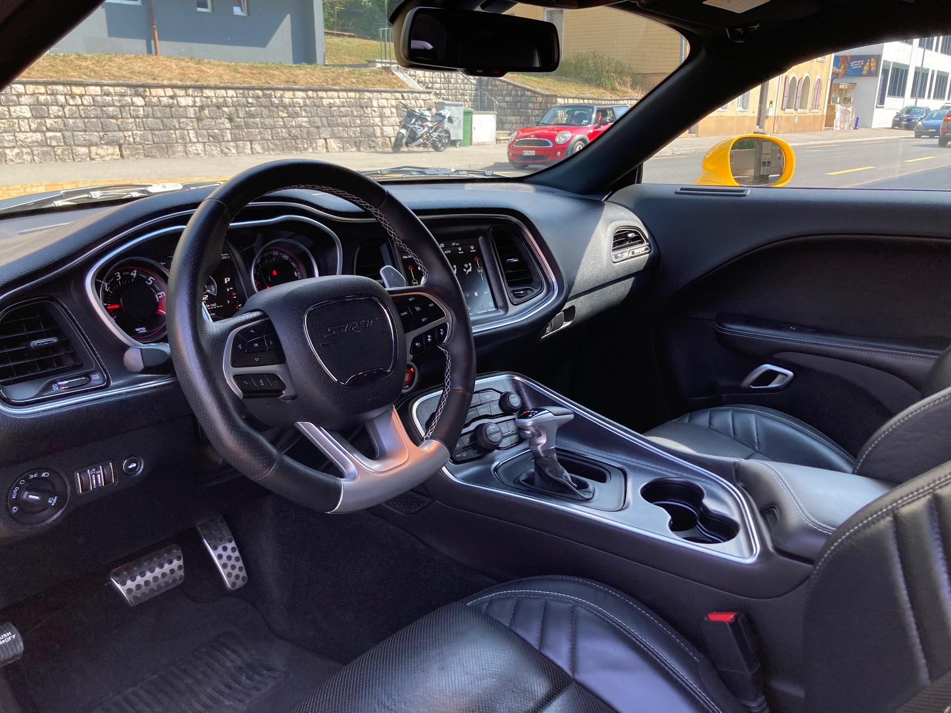 DODGE Challenger SRT-image-8