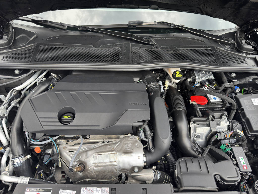 PEUGEOT 408 1.6 PHEV 180 GT-image-14