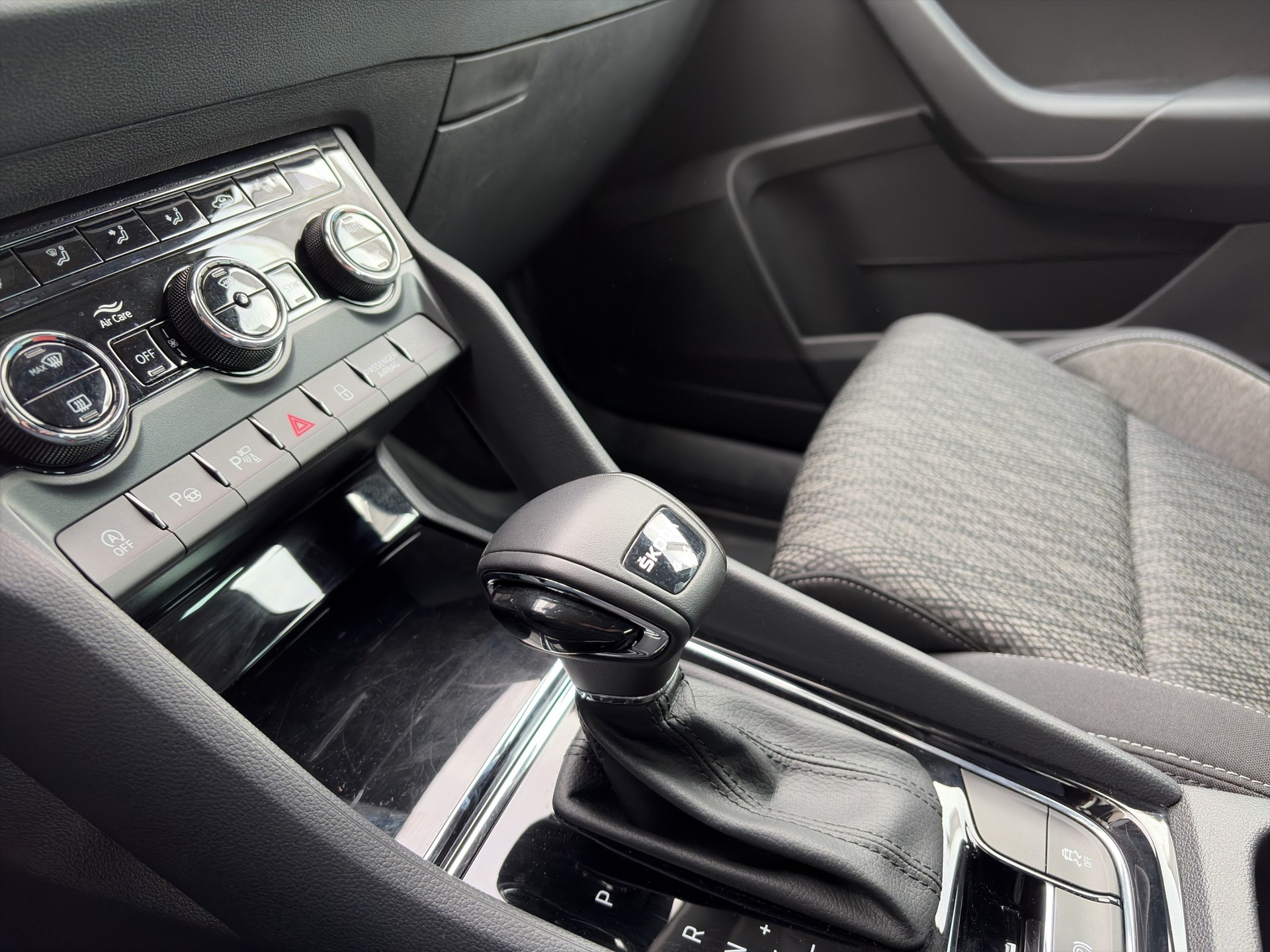 SKODA Karoq 2.0 TDI Style 4x4 DSG-image-8