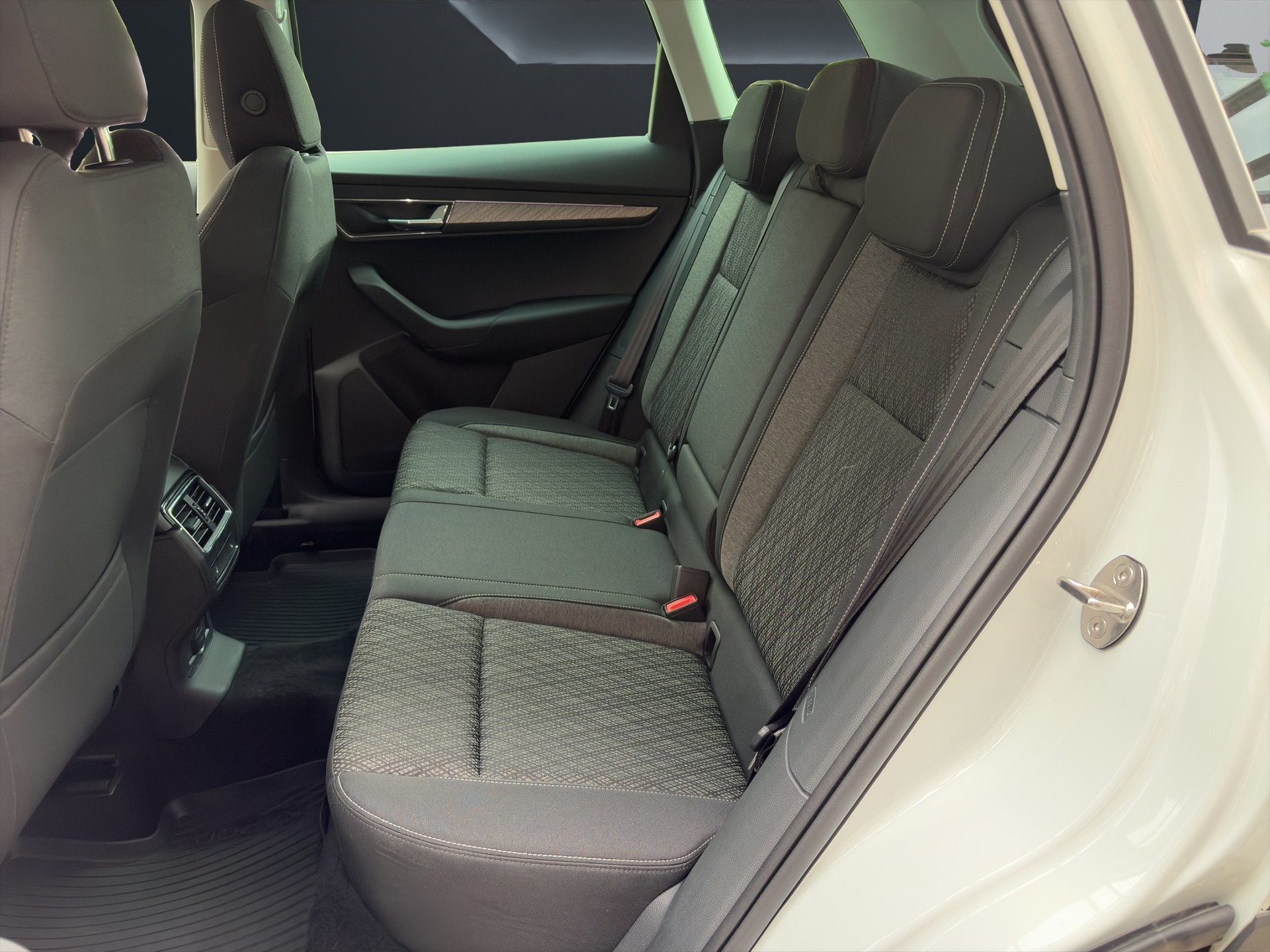 SKODA Karoq 2.0 TDI Style 4x4 DSG-image-14