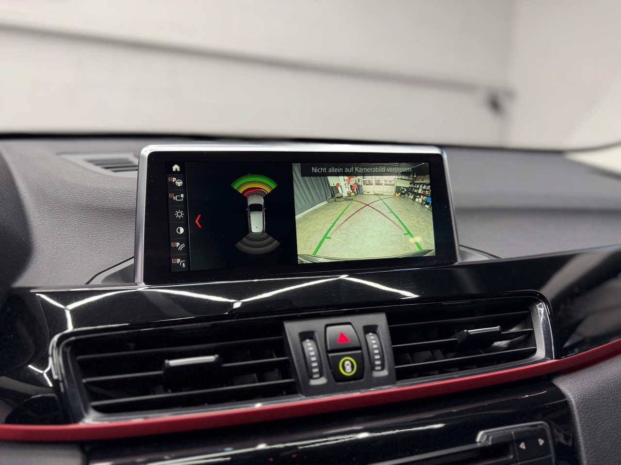 BMW X1 xDrive 18d Sport Line | ACC | Head-Up Display | Rückfahrkamera | CH-Auto-image-13
