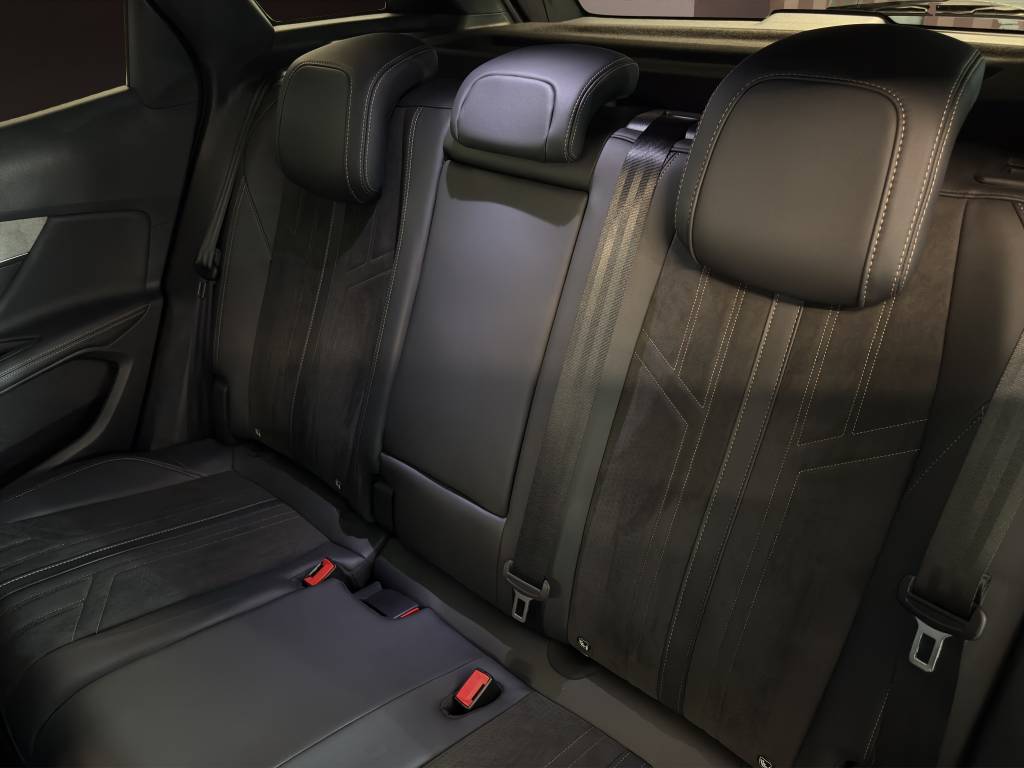 PEUGEOT 3008 1.5 BlueHDi GT Pack EAT8-image-8