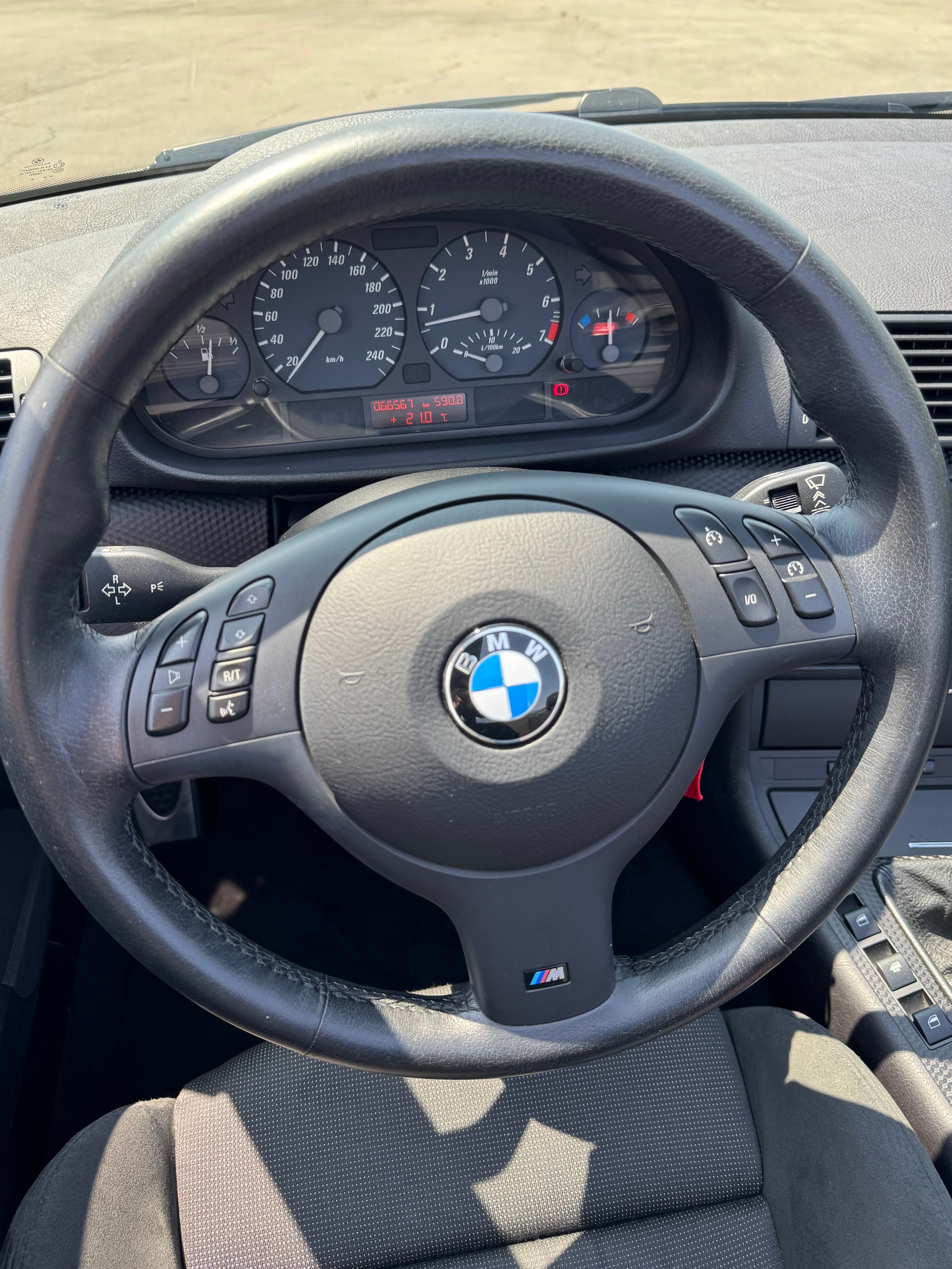 BMW 325Ci-image-4